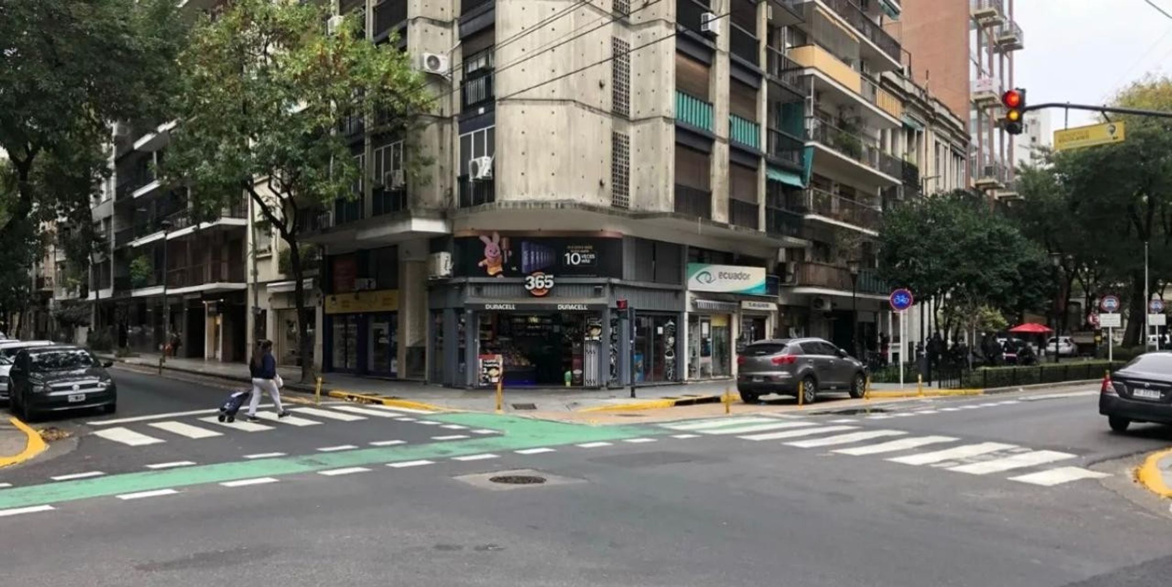 Excelente Local a la Venta en Barrio Norte - 4