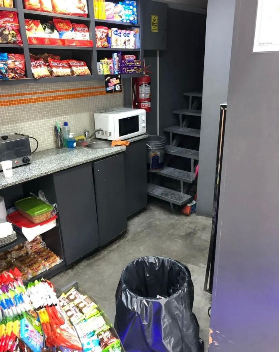 Excelente Local a la Venta en Barrio Norte - 6
