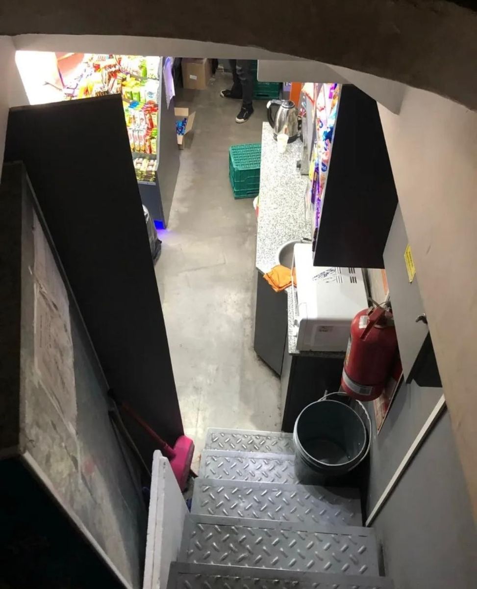 Excelente Local a la Venta en Barrio Norte - 9