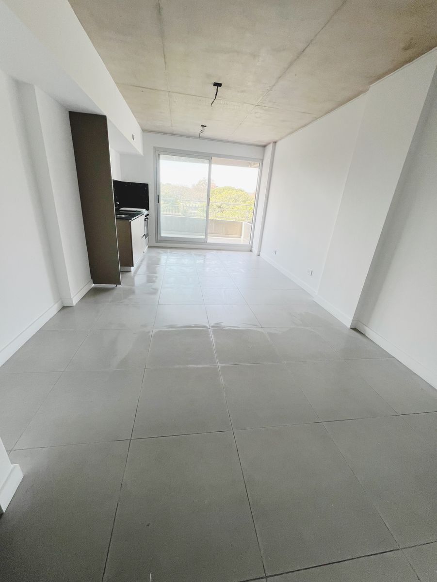 Venta 2 ambientes . Al frente con balcón. 69 m2 — foto 3