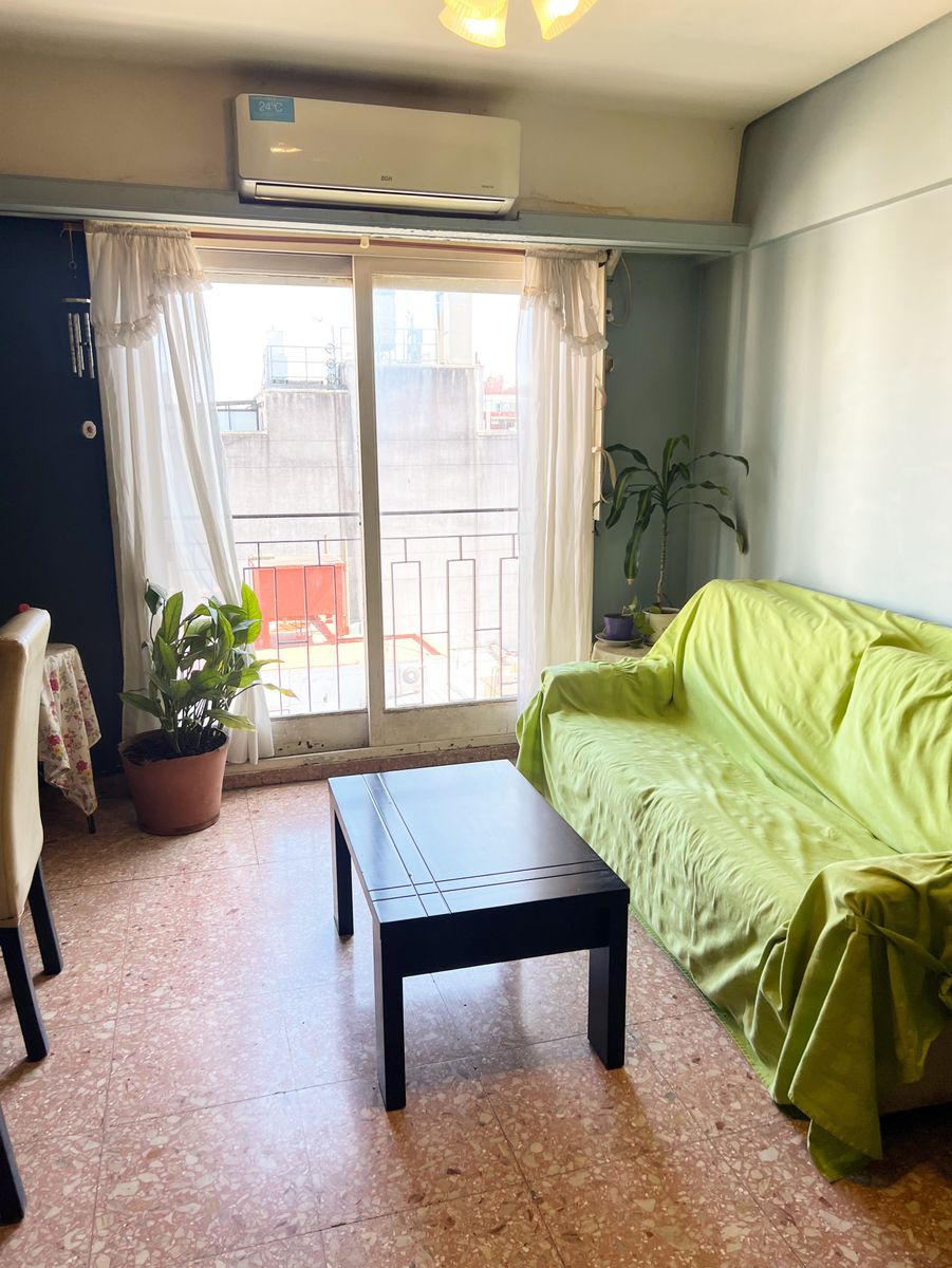 Venta depto 3 amb, al frente con balcón. — foto 2