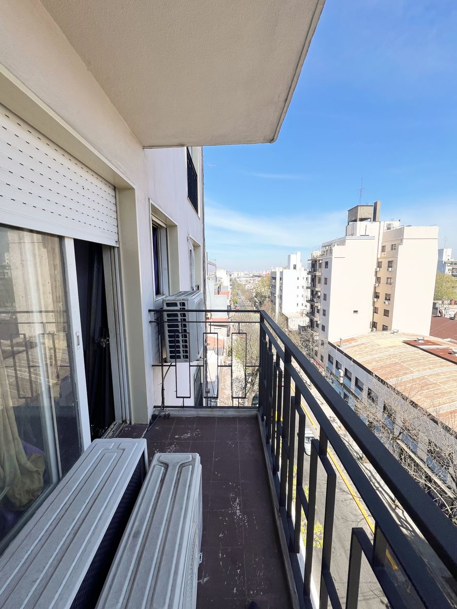 Venta depto 3 amb, al frente con balcón. — foto 8