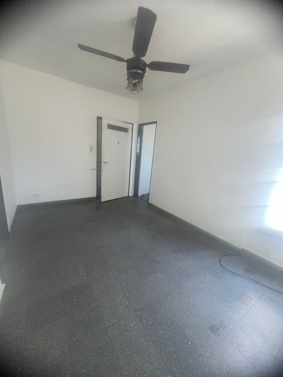 Venta depto 2 amb, frente a estación de subte linea &quotH&quot — foto 2