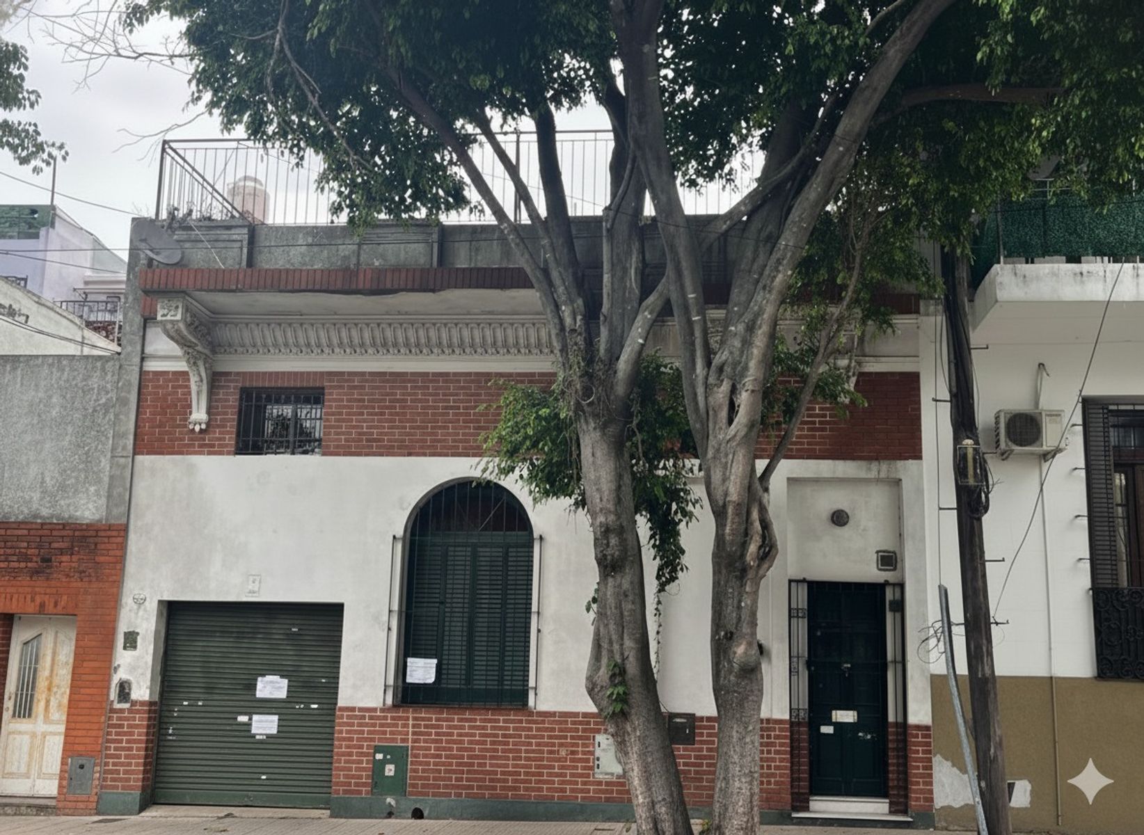 Venta Casa 4 Ambientes -A Reciclar - Con Cochera