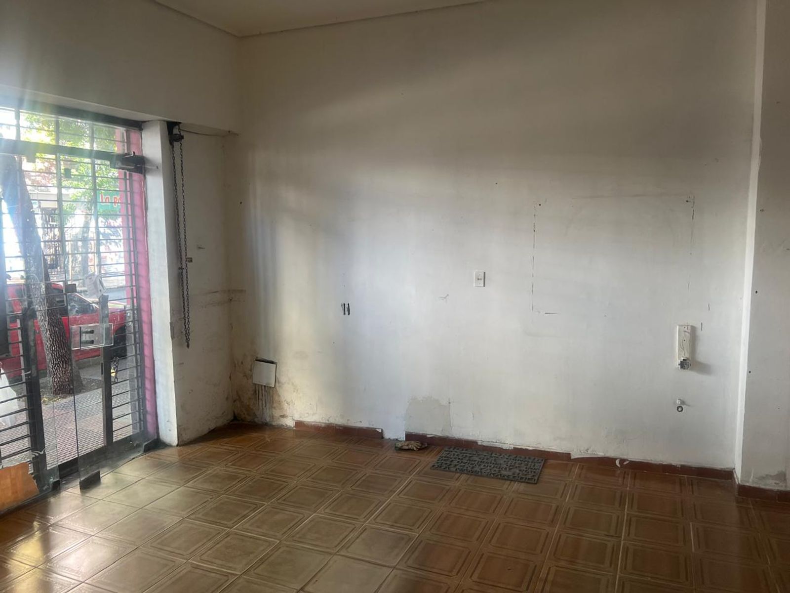 Venta Local Comercial con Vivienda a reciclar - 2