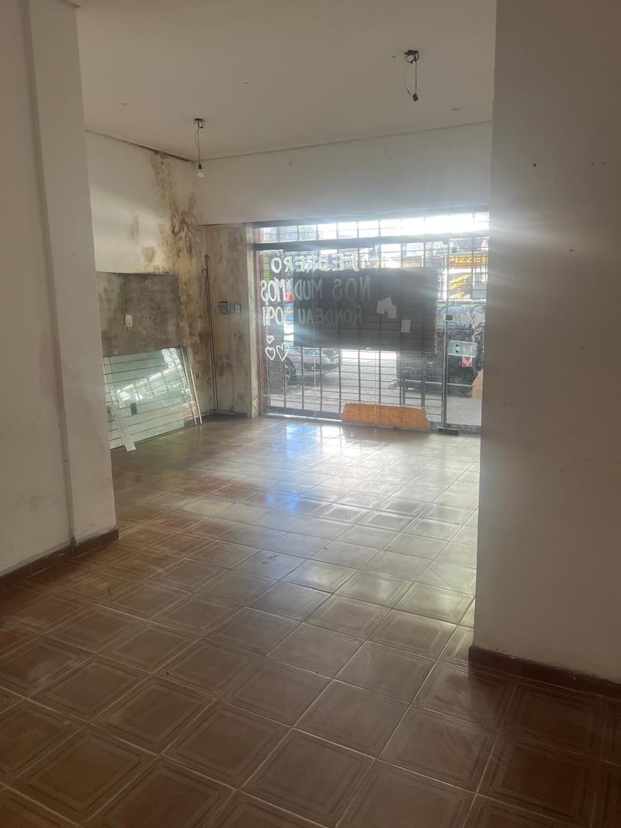 Venta Local Comercial con Vivienda a reciclar - 5
