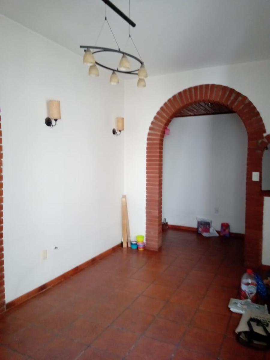 3 AMBIENTES FRENTE 1° PISO X ESCALERA 68 MTS - 1