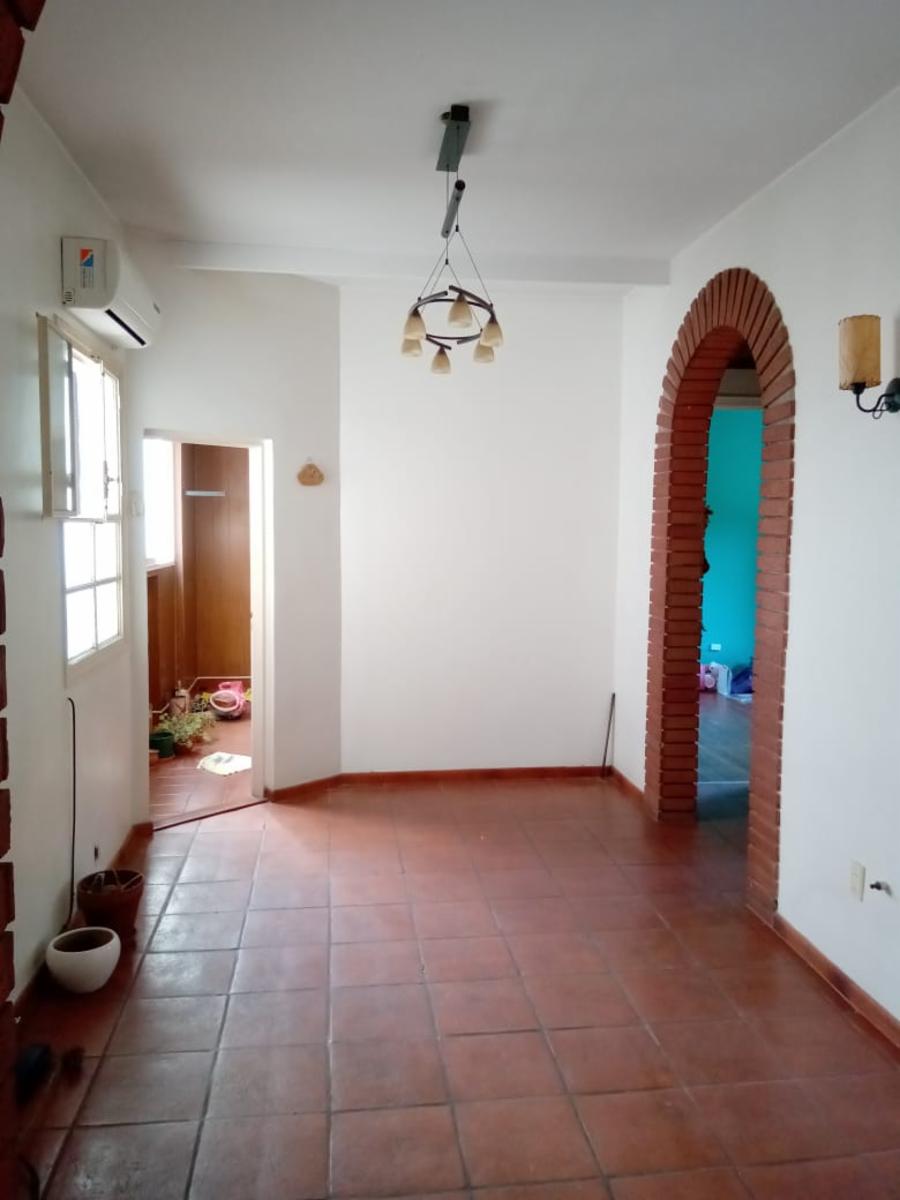 3 AMBIENTES FRENTE 1° PISO X ESCALERA 68 MTS - 2
