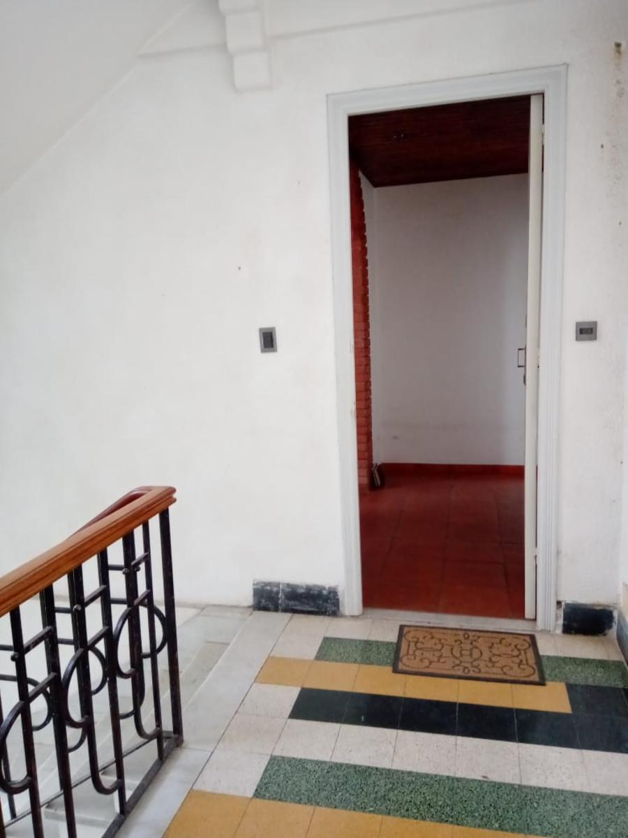 3 AMBIENTES FRENTE 1° PISO X ESCALERA 68 MTS - 4