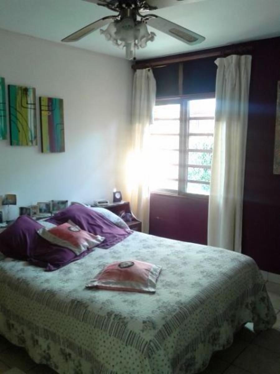 En Venta Casa de 3 Dormitorios en Santa Genoveva — foto 2