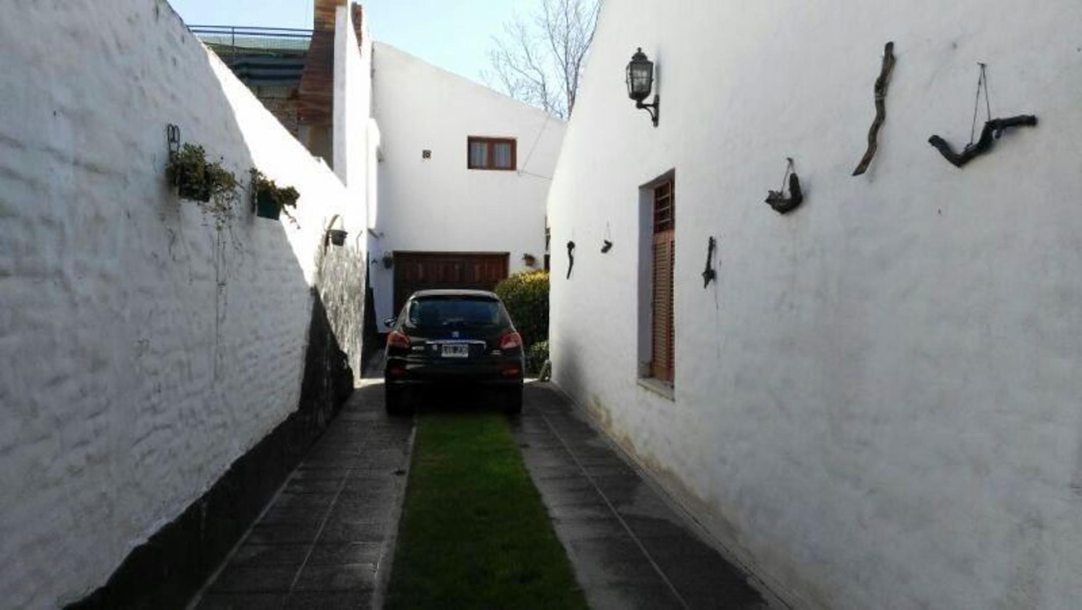 En Venta Casa de 3 Dormitorios en Santa Genoveva — foto 4
