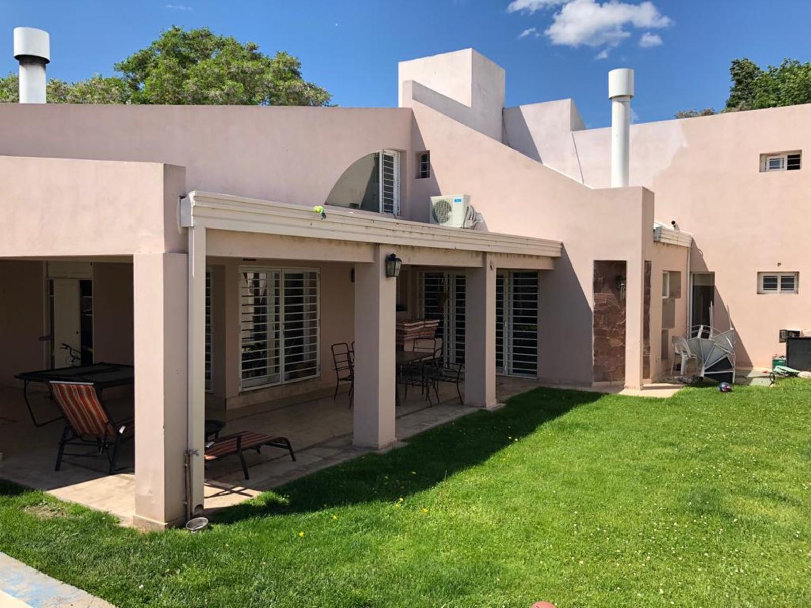 En Venta Casa 4 Dormitorio Bº Jardines del Rey 600 mts2 — foto 3