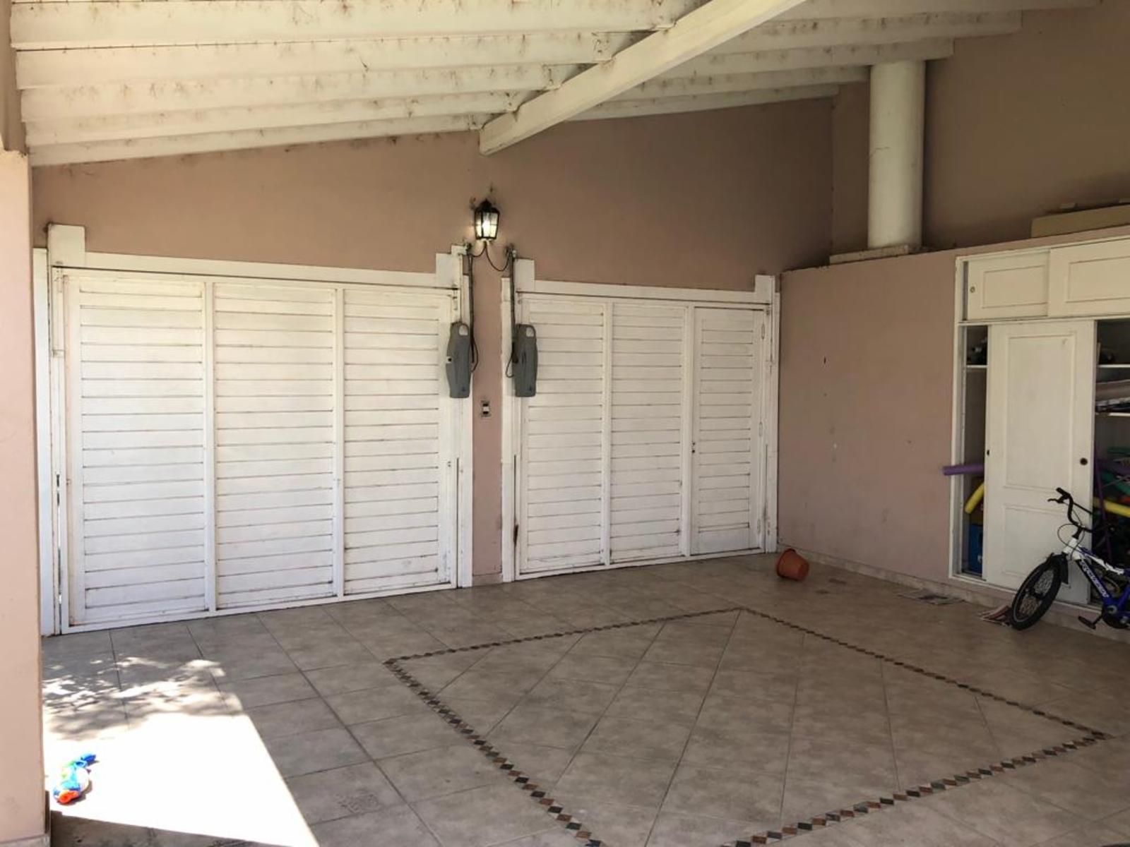 En Venta Casa 4 Dormitorio Bº Jardines del Rey 600 mts2 — foto 4