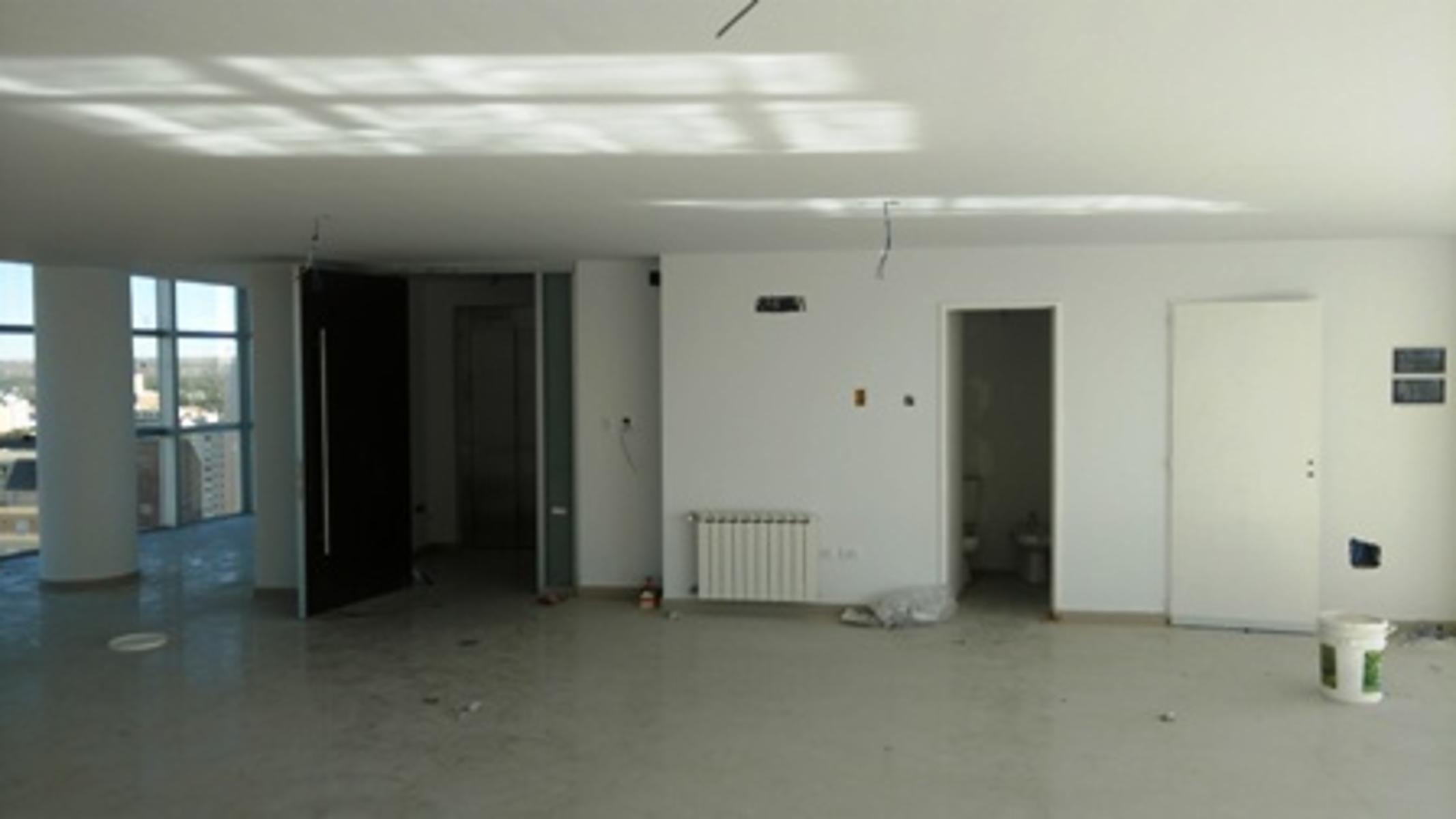 En Venta Piso de oficinas 170mts2 Av. Argentina - 3