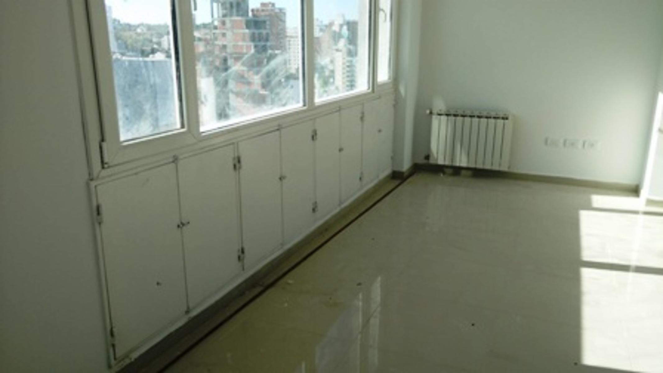 En Venta Piso de oficinas 170mts2 Av. Argentina - 5