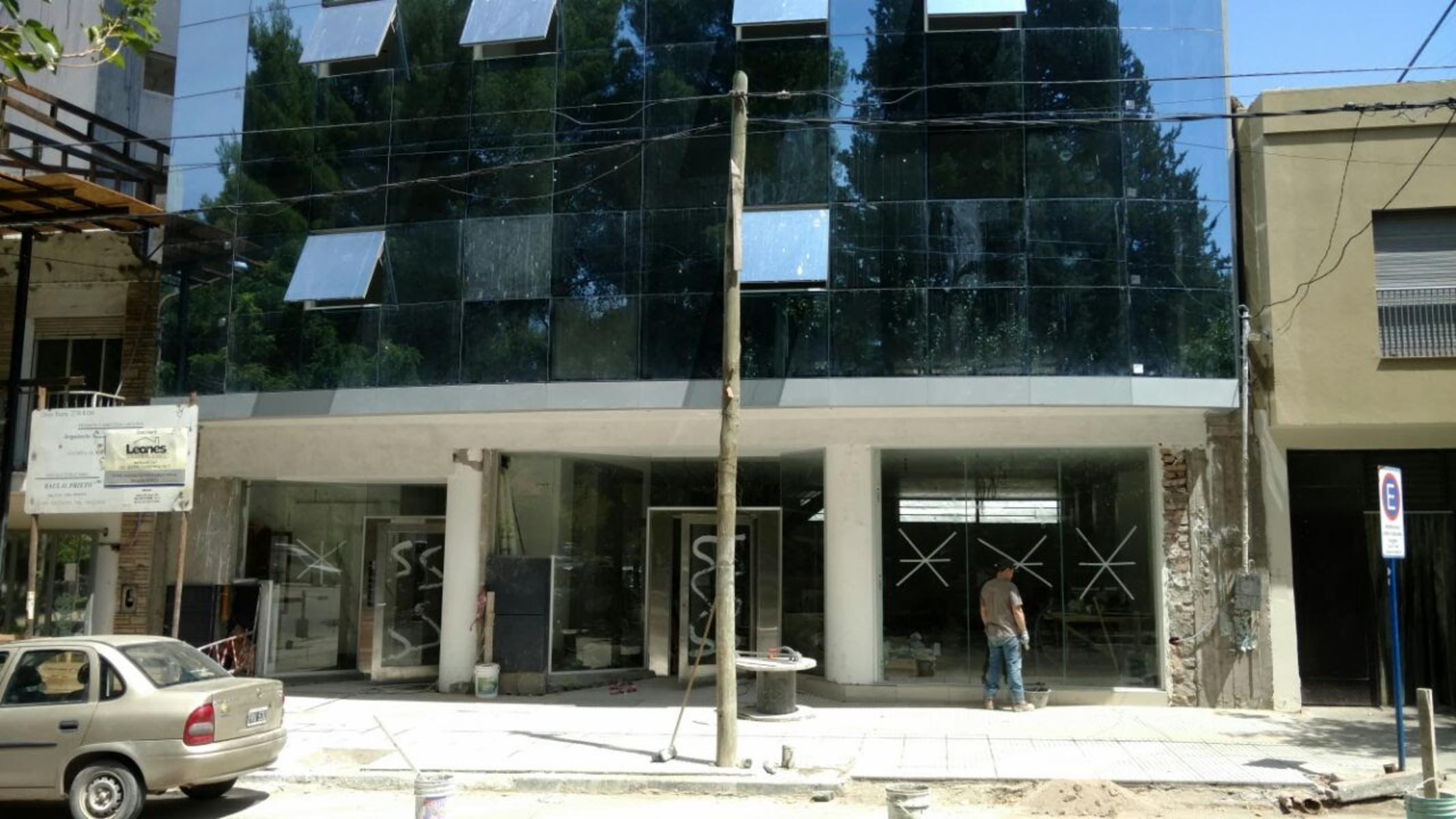 En Venta Piso de oficinas 170mts2 Av. Argentina - 9