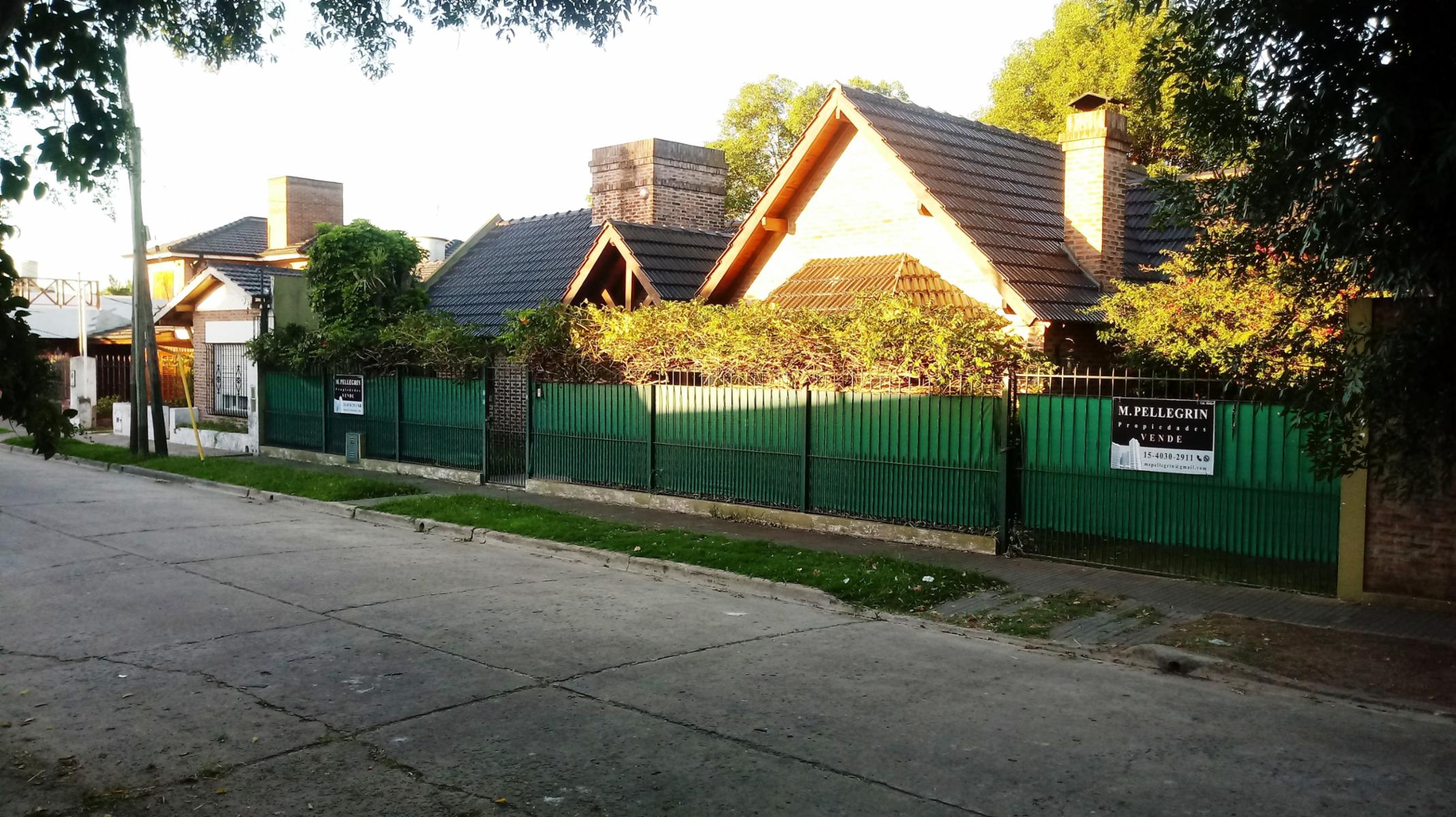 Chalet 4 Ambientes, Lote más de 1000 m2, piscina, quincho. Apto crédito