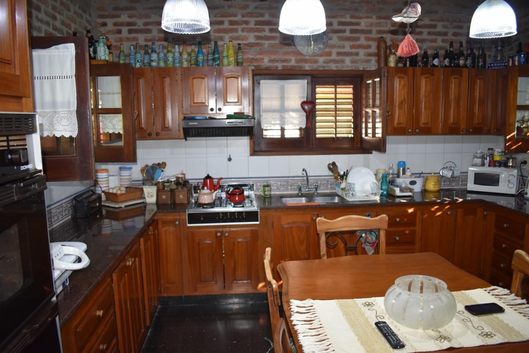 Chalet 4 Ambientes, Lote más de 1000 m2, piscina, quincho. Apto crédito — foto 8