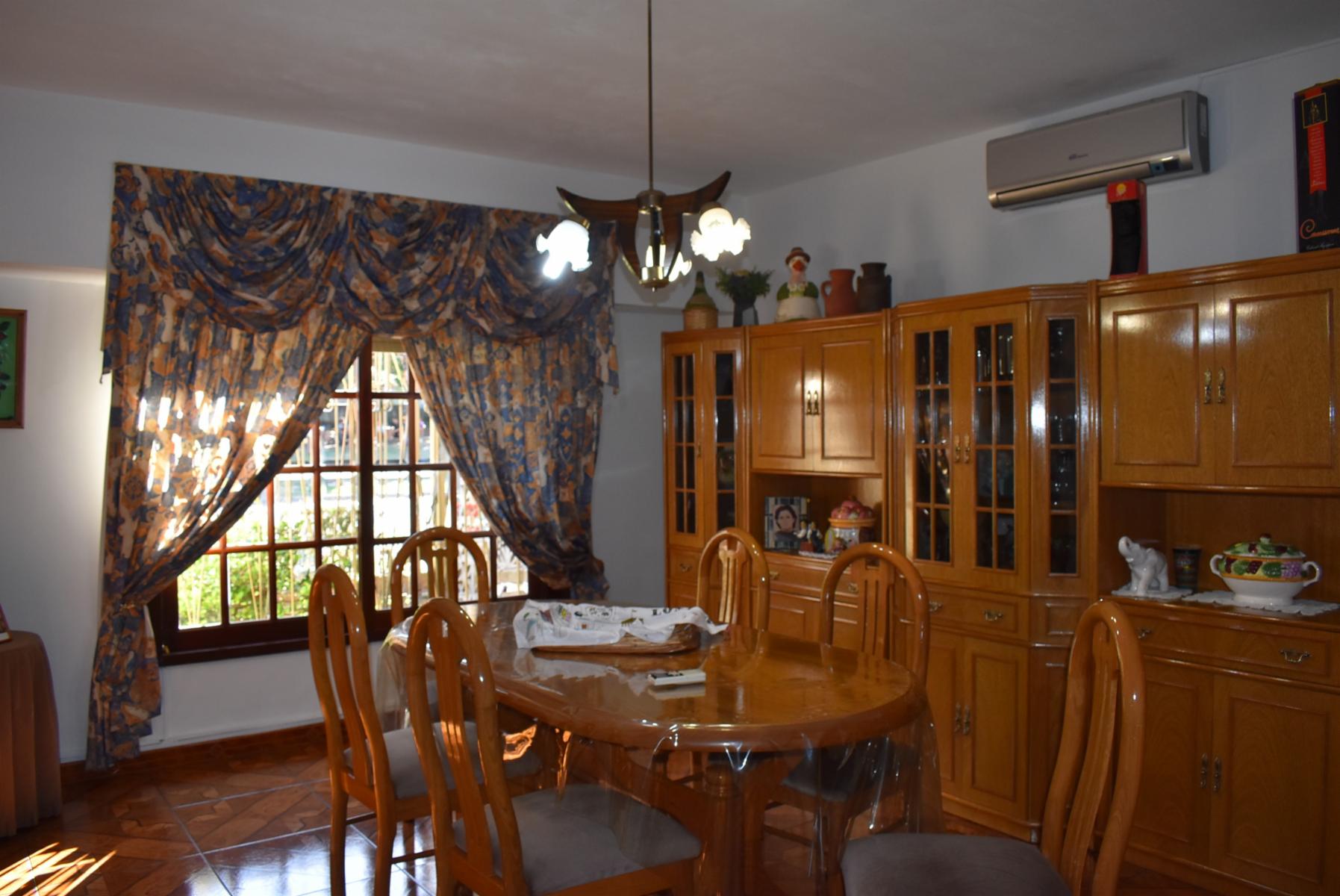 CASA EN ESQUINA DE DOS DORMITORIOS MÁS DOS LOCALES COMERCIALES — foto 4