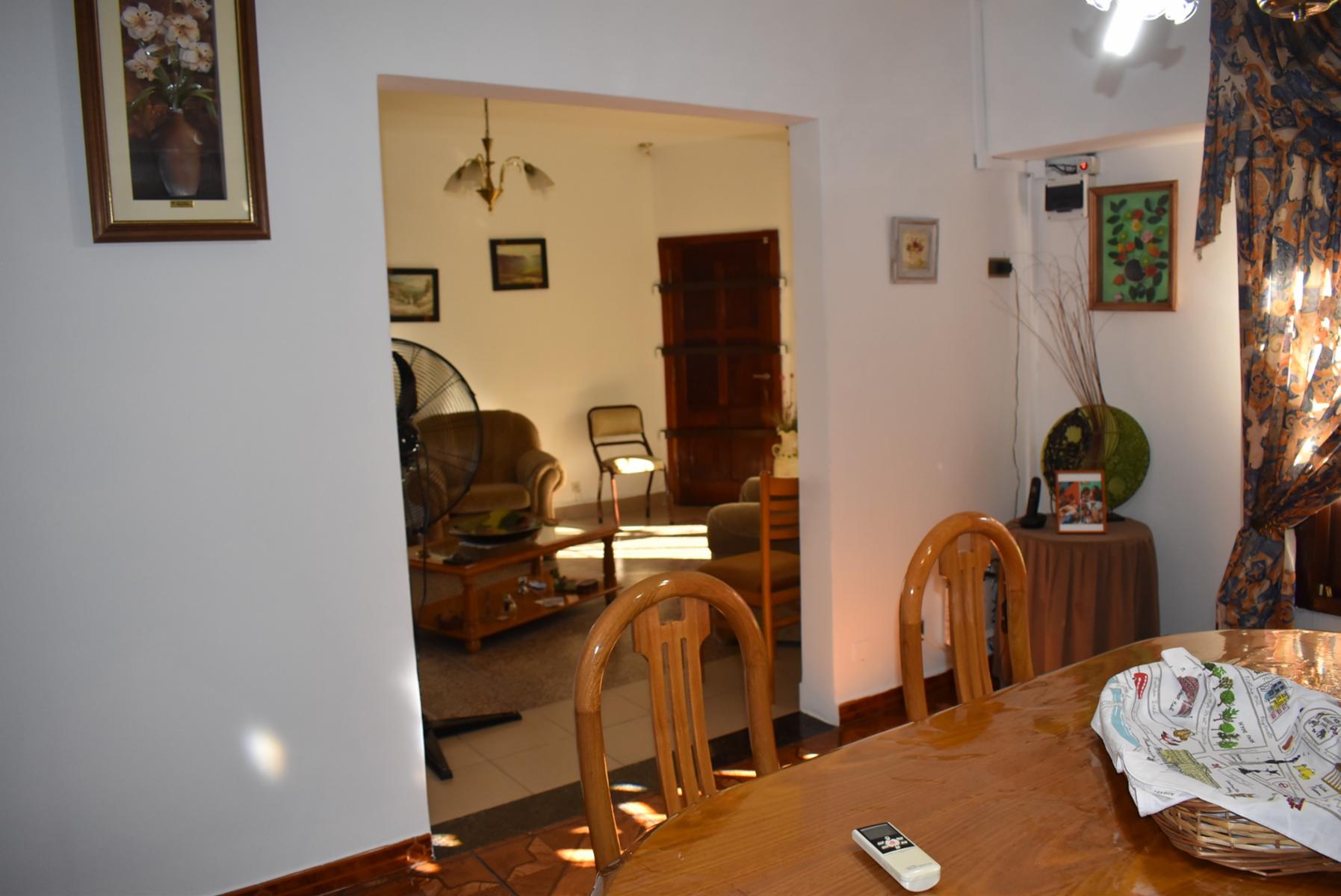 CASA EN ESQUINA DE DOS DORMITORIOS MÁS DOS LOCALES COMERCIALES — foto 5