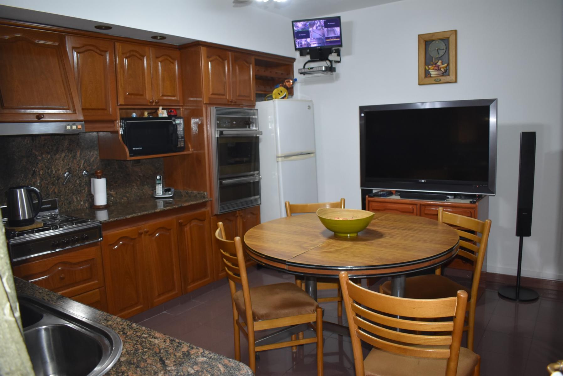CASA EN ESQUINA DE DOS DORMITORIOS MÁS DOS LOCALES COMERCIALES — foto 13