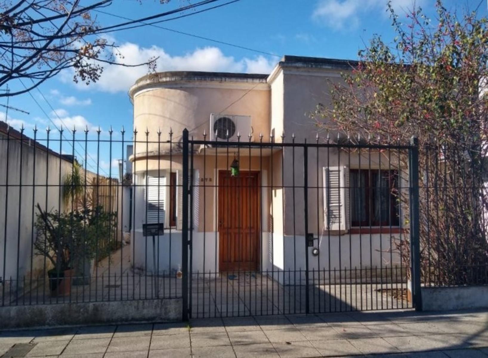CASA DE 2 DORMITORIOS
