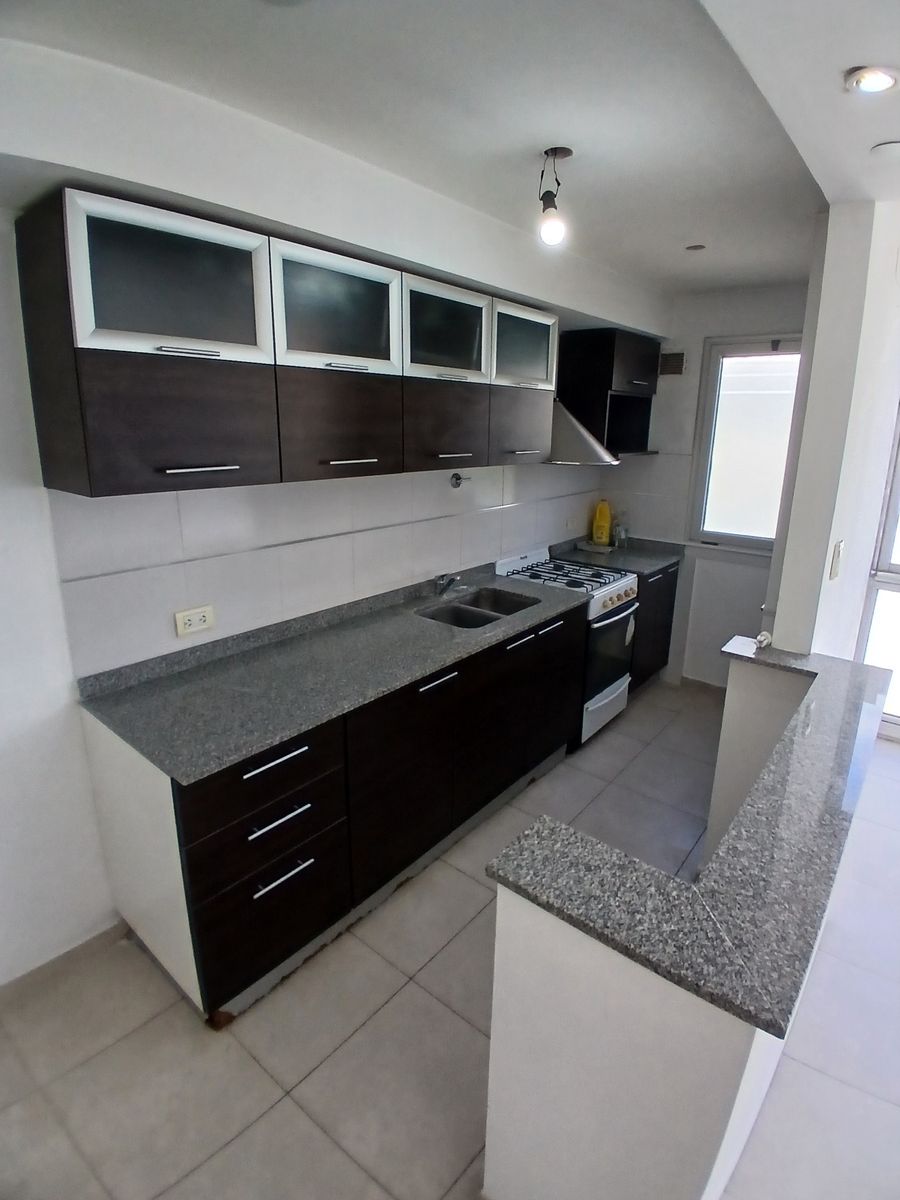DEPARTAMENTO 2 AMBIENTES C/BAÑO Y TOILETTE., COCHERA, ¡APTO CRÉDITO — foto 4