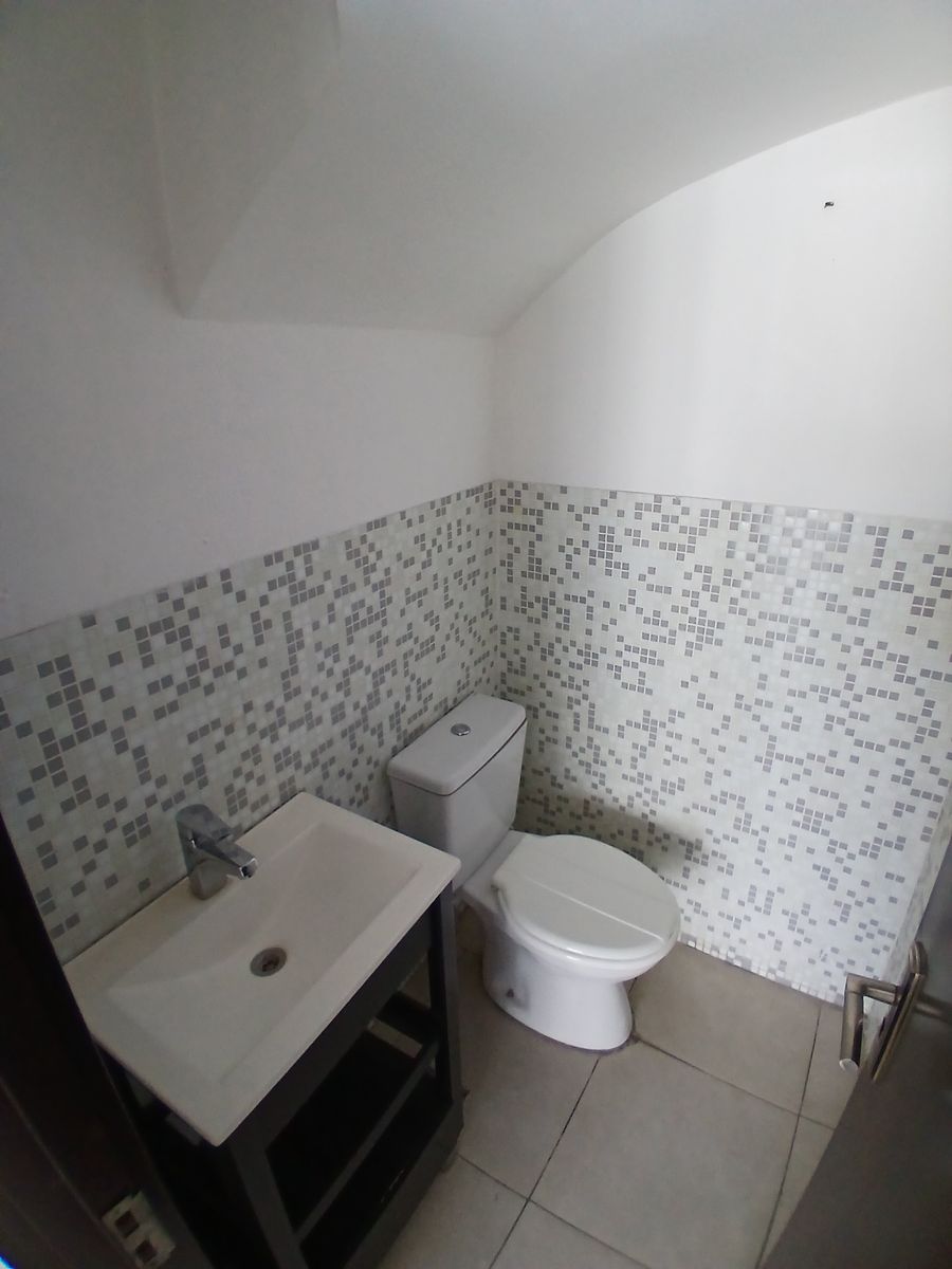 DEPARTAMENTO 2 AMBIENTES C/BAÑO Y TOILETTE., COCHERA, ¡APTO CRÉDITO — foto 6