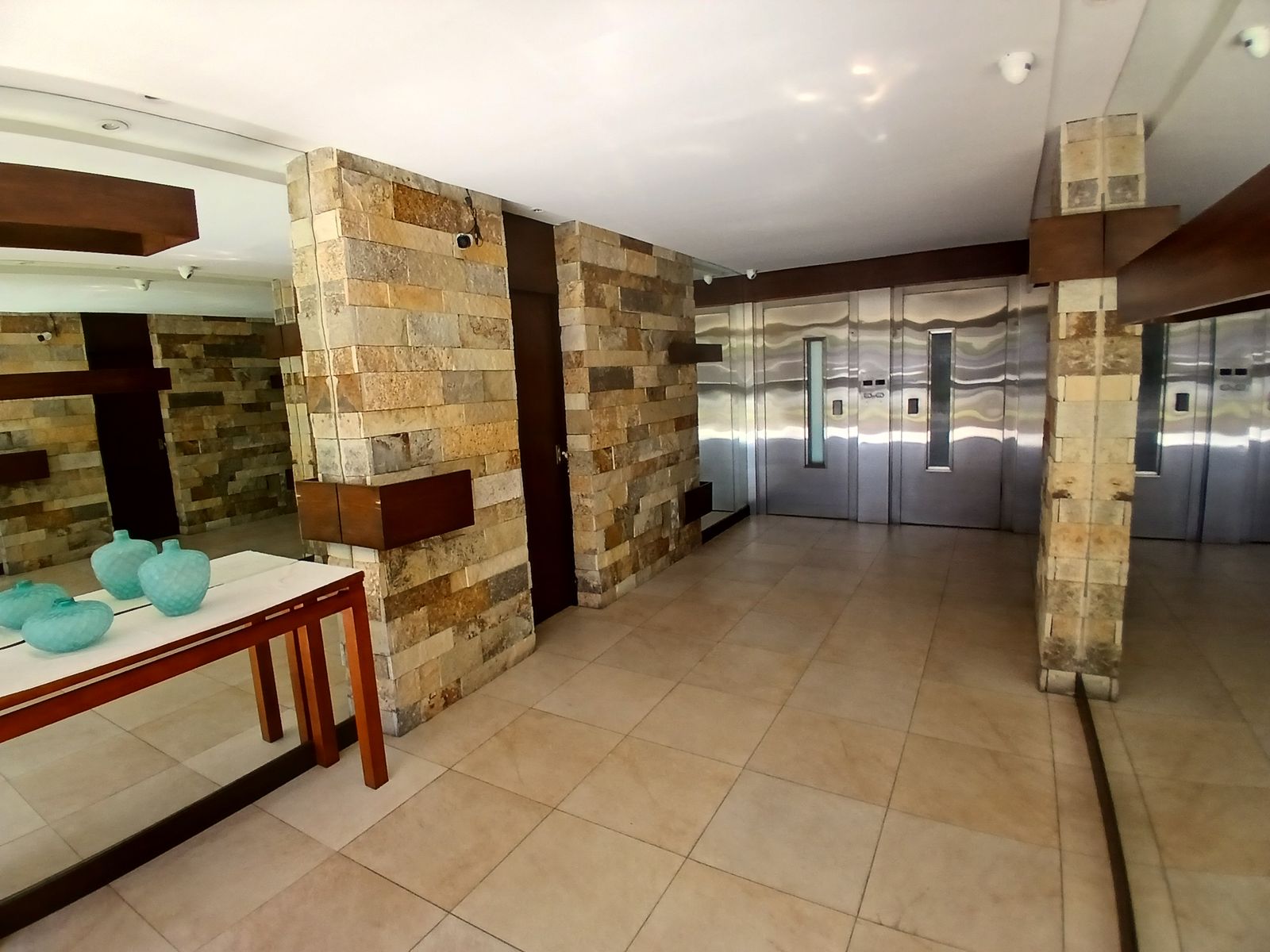 DEPARTAMENTO 3 AMBIENTES AL FRENTE, CON BALCÓN, 2 BAÑOS, COCHERA - 3