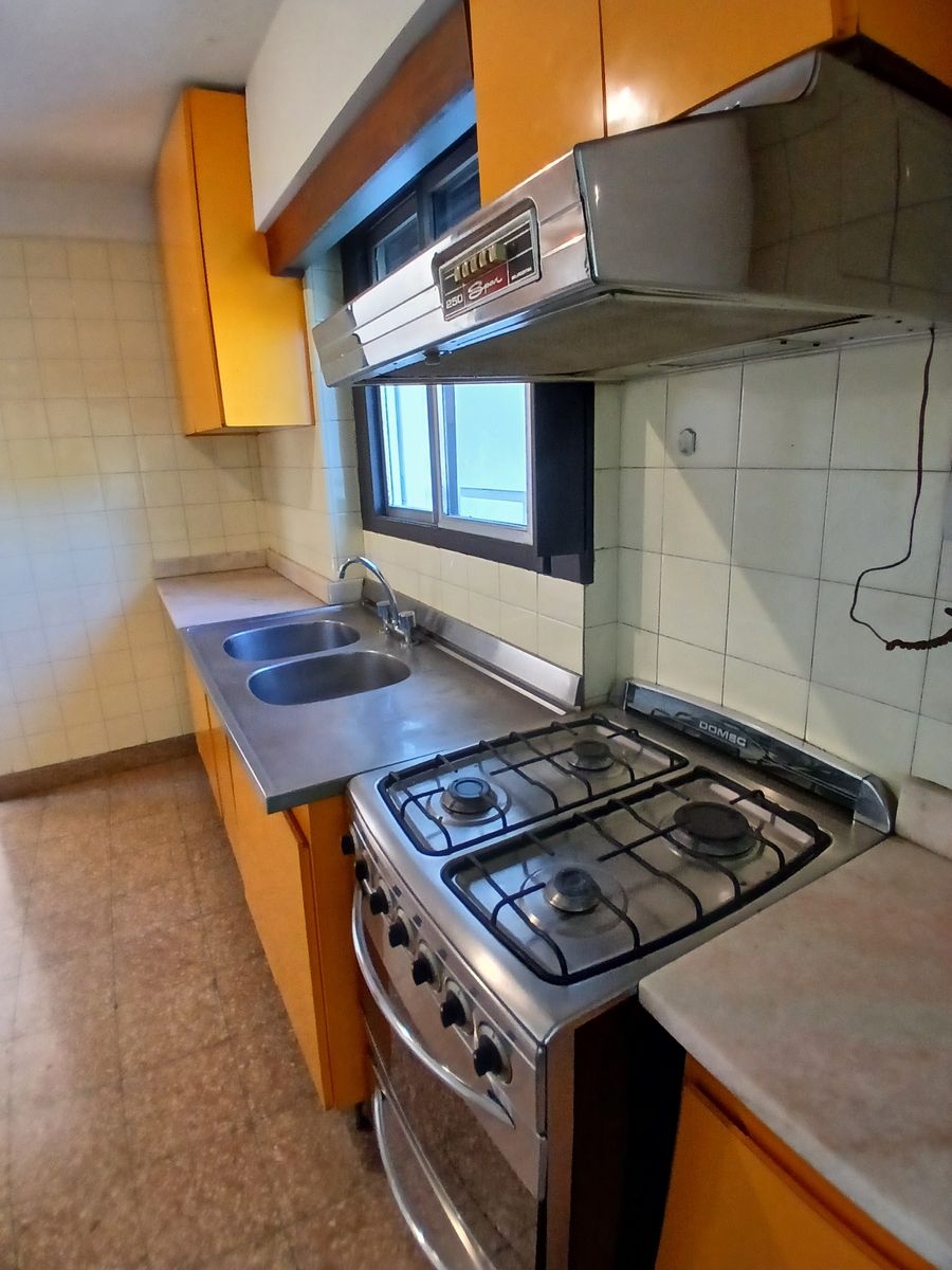DEPARTAMENTO 3 AMBIENTES AL FRENTE, CON BALCÓN, 2 BAÑOS, COCHERA - 9