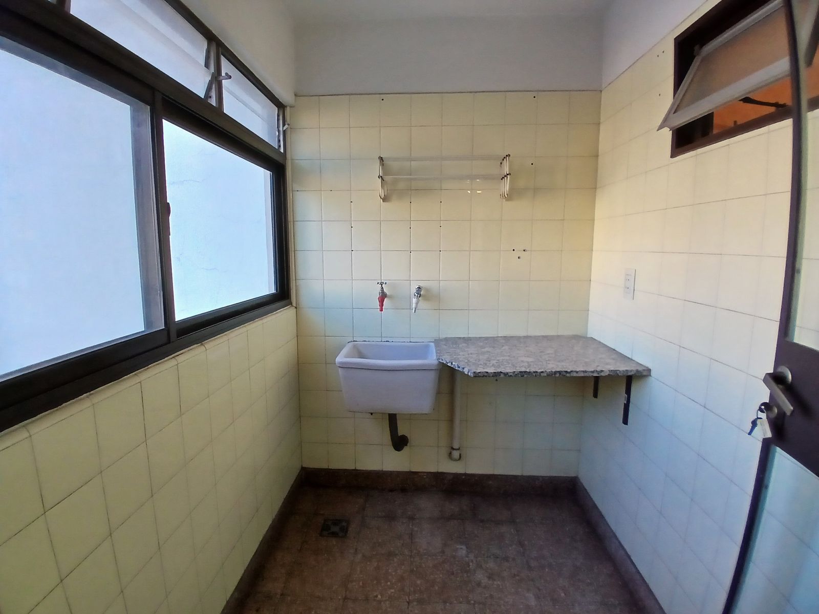 DEPARTAMENTO 3 AMBIENTES AL FRENTE, CON BALCÓN, 2 BAÑOS, COCHERA - 11