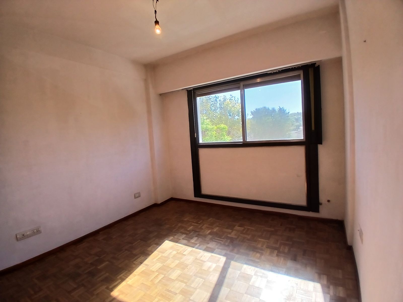 DEPARTAMENTO 3 AMBIENTES AL FRENTE, CON BALCÓN, 2 BAÑOS, COCHERA - 16