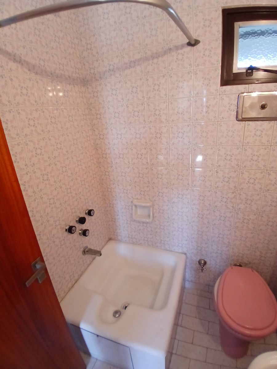 DEPARTAMENTO 3 AMBIENTES AL FRENTE, CON BALCÓN, 2 BAÑOS, COCHERA - 18