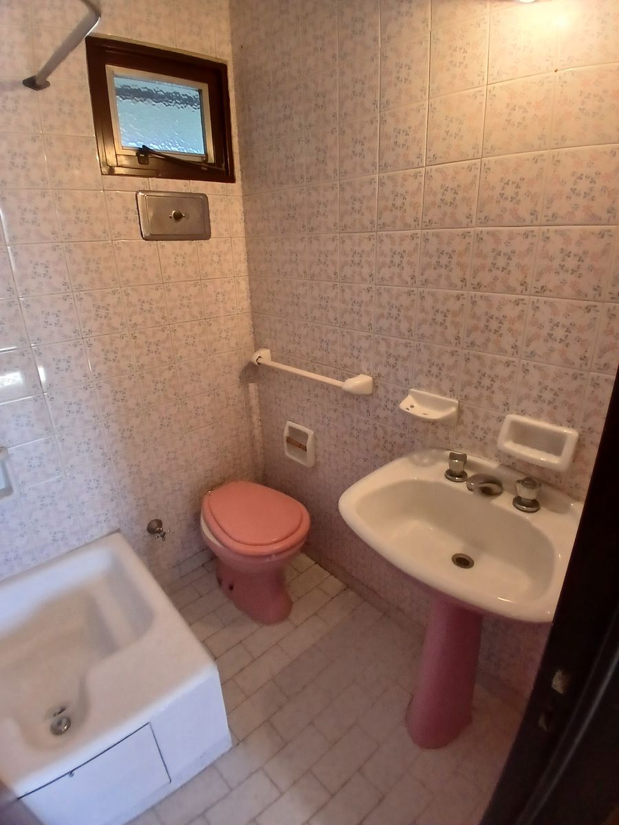 DEPARTAMENTO 3 AMBIENTES AL FRENTE, CON BALCÓN, 2 BAÑOS, COCHERA - 20