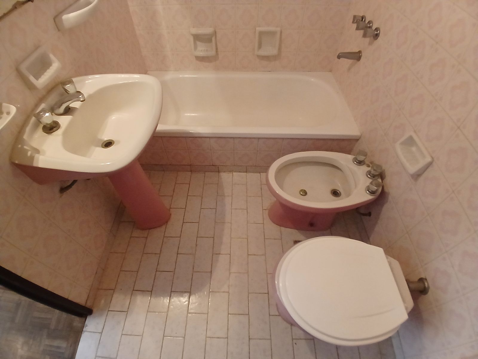 DEPARTAMENTO 3 AMBIENTES AL FRENTE, CON BALCÓN, 2 BAÑOS, COCHERA - 22