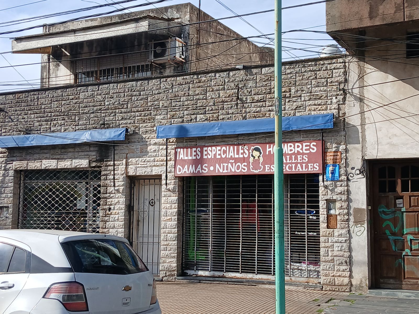 LOCAL COMERCIAL CON FONDO LIBRE