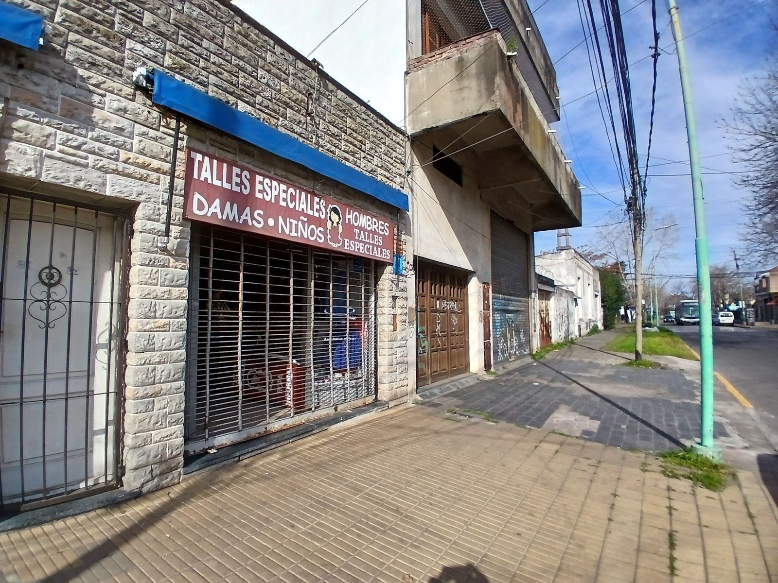 LOCAL COMERCIAL CON FONDO LIBRE - 3