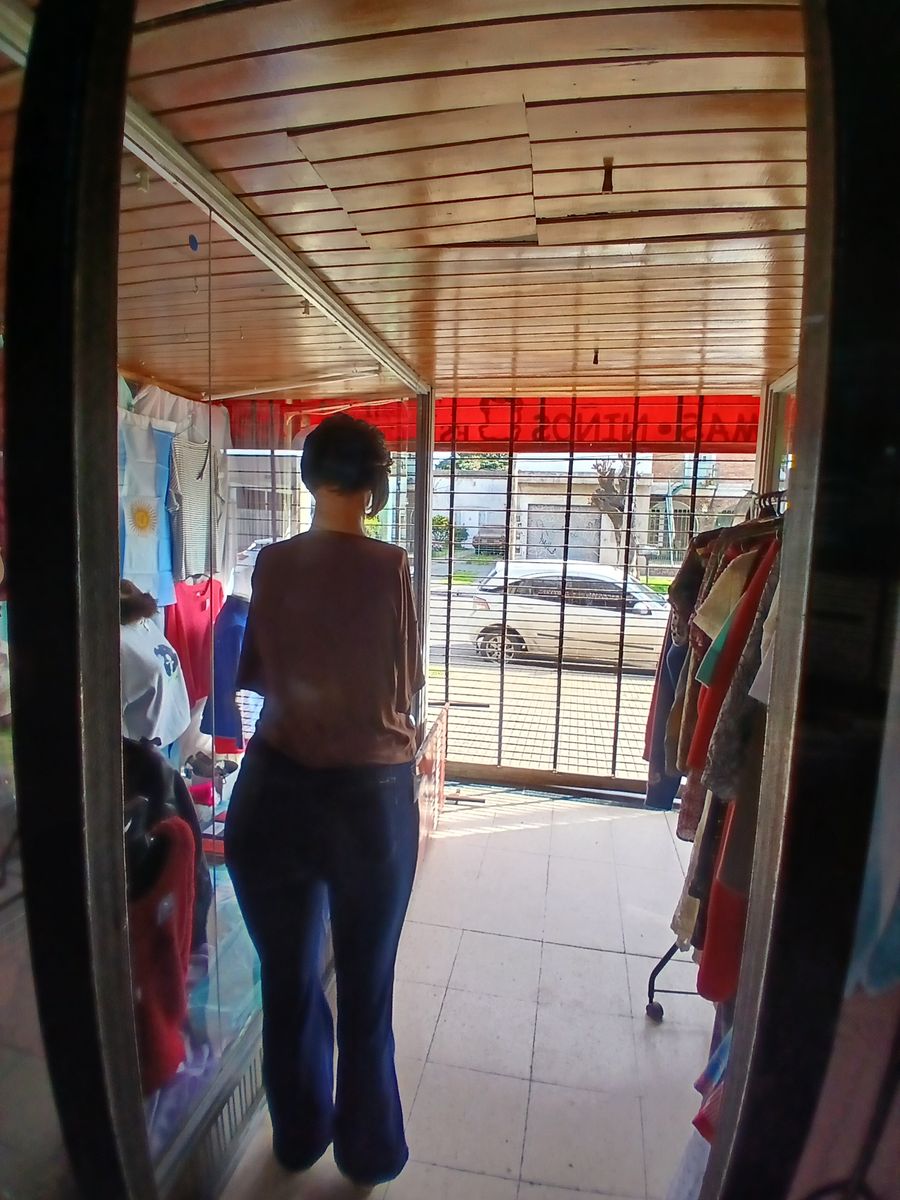 LOCAL COMERCIAL CON FONDO LIBRE - 12