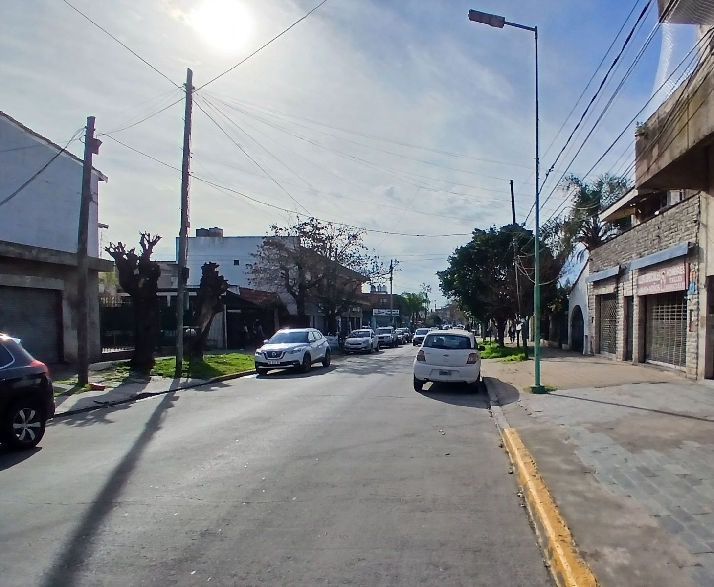 LOCAL COMERCIAL CON FONDO LIBRE - 21