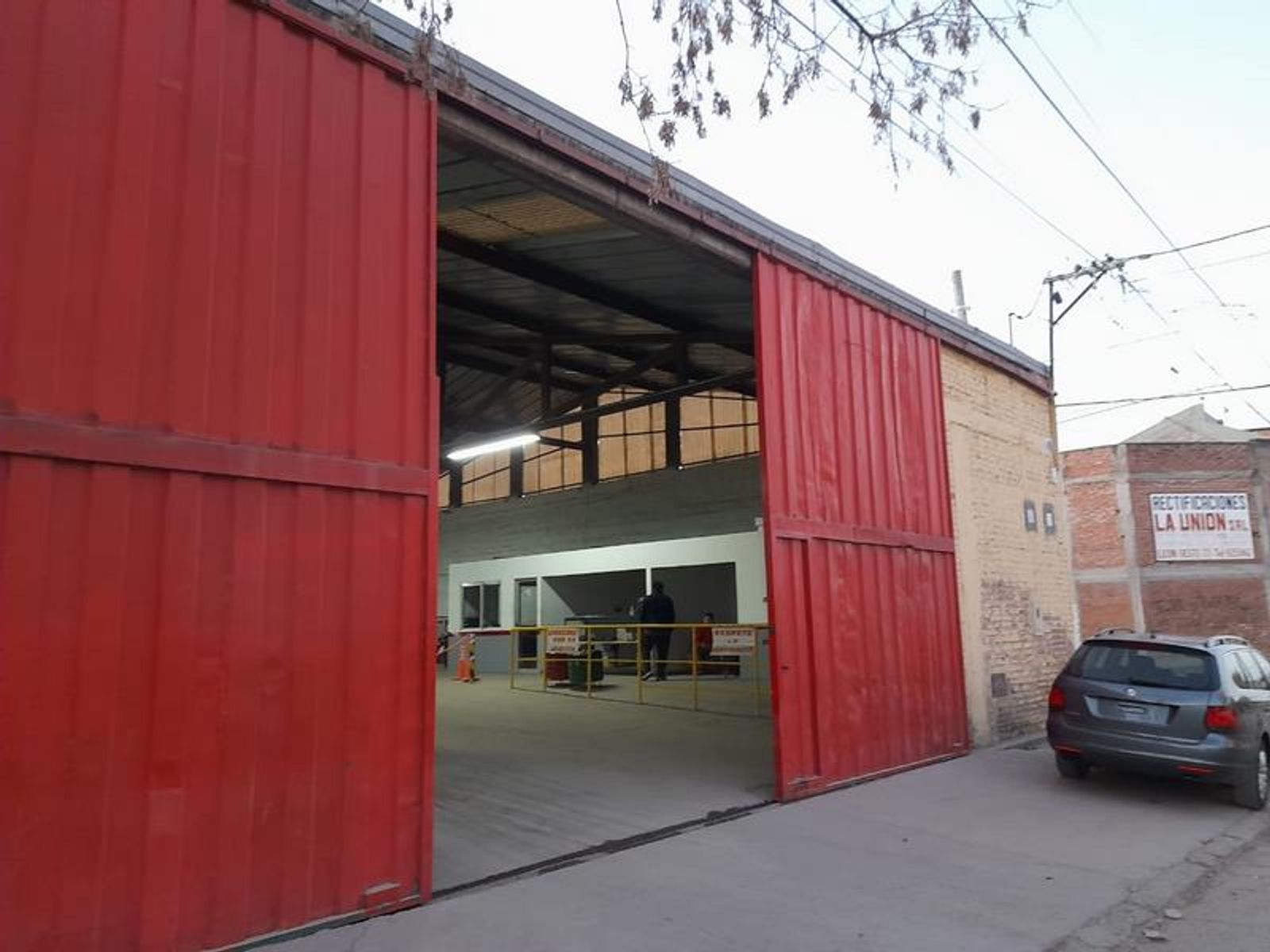 ALQUILO ENORME TINGLADO - ACCESO SUR - 2