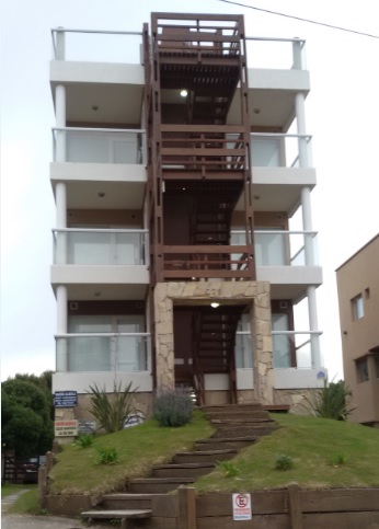 Excelente Departamento en Pinamar, a 30 mts del mar, con jardín y parrilla