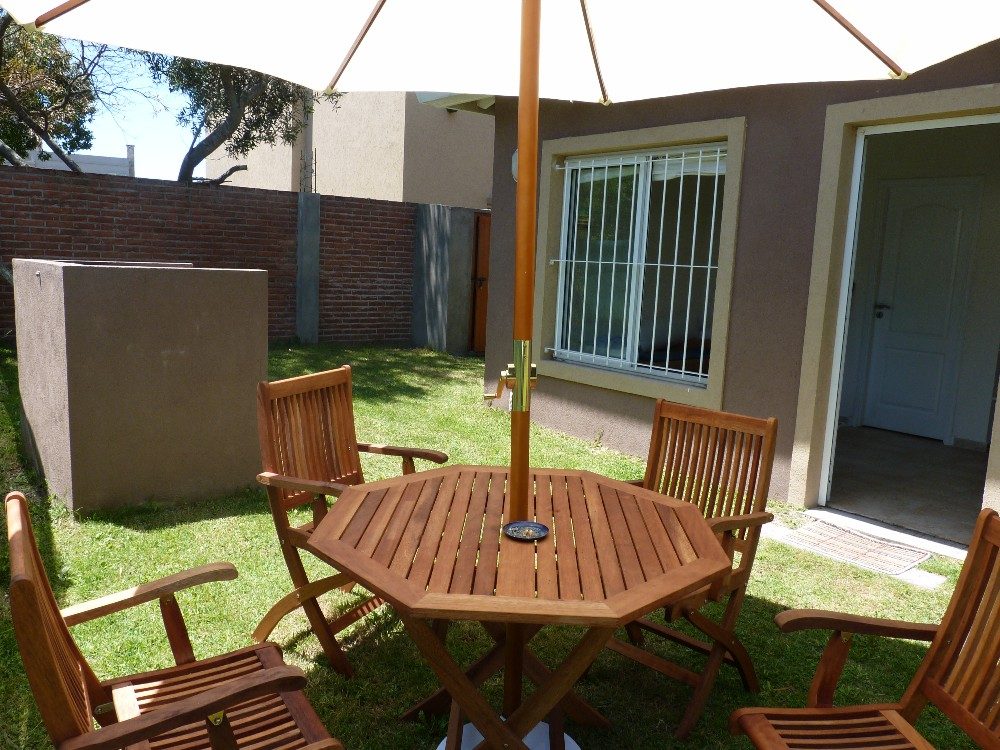 Excelente Departamento en Pinamar, a 30 mts del mar, con jardín y parrilla — foto 2