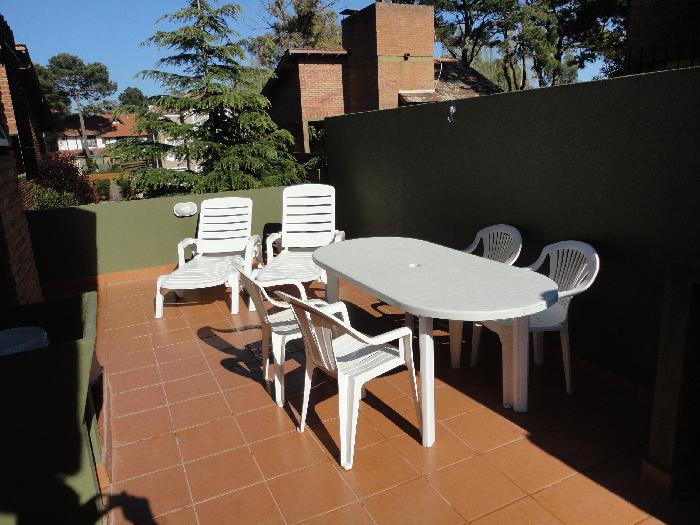 Unidad 11, Dto tipo duplex en Alquiler Pinamar, terraza pariila a 6 cuadras de la playa Ufo Point. — foto 6