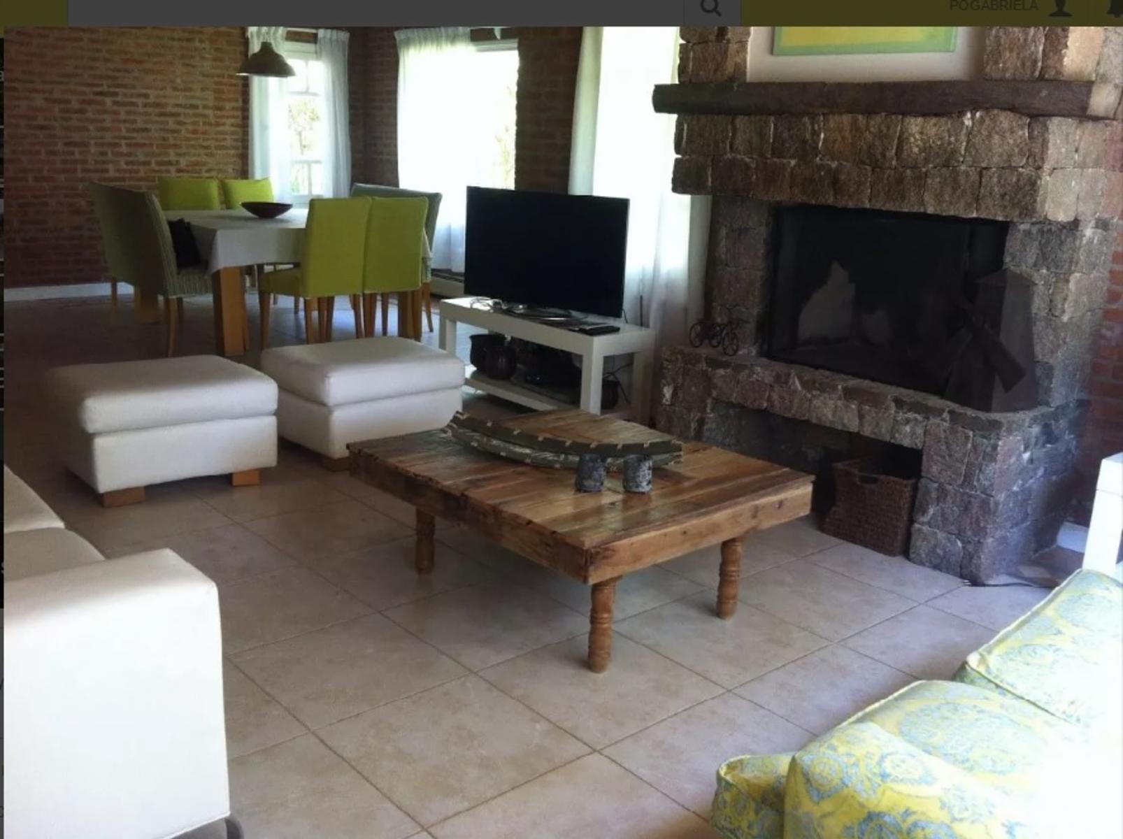 Excelente Chalet En Carilo de 3 dormitorio y dependencia — foto 3