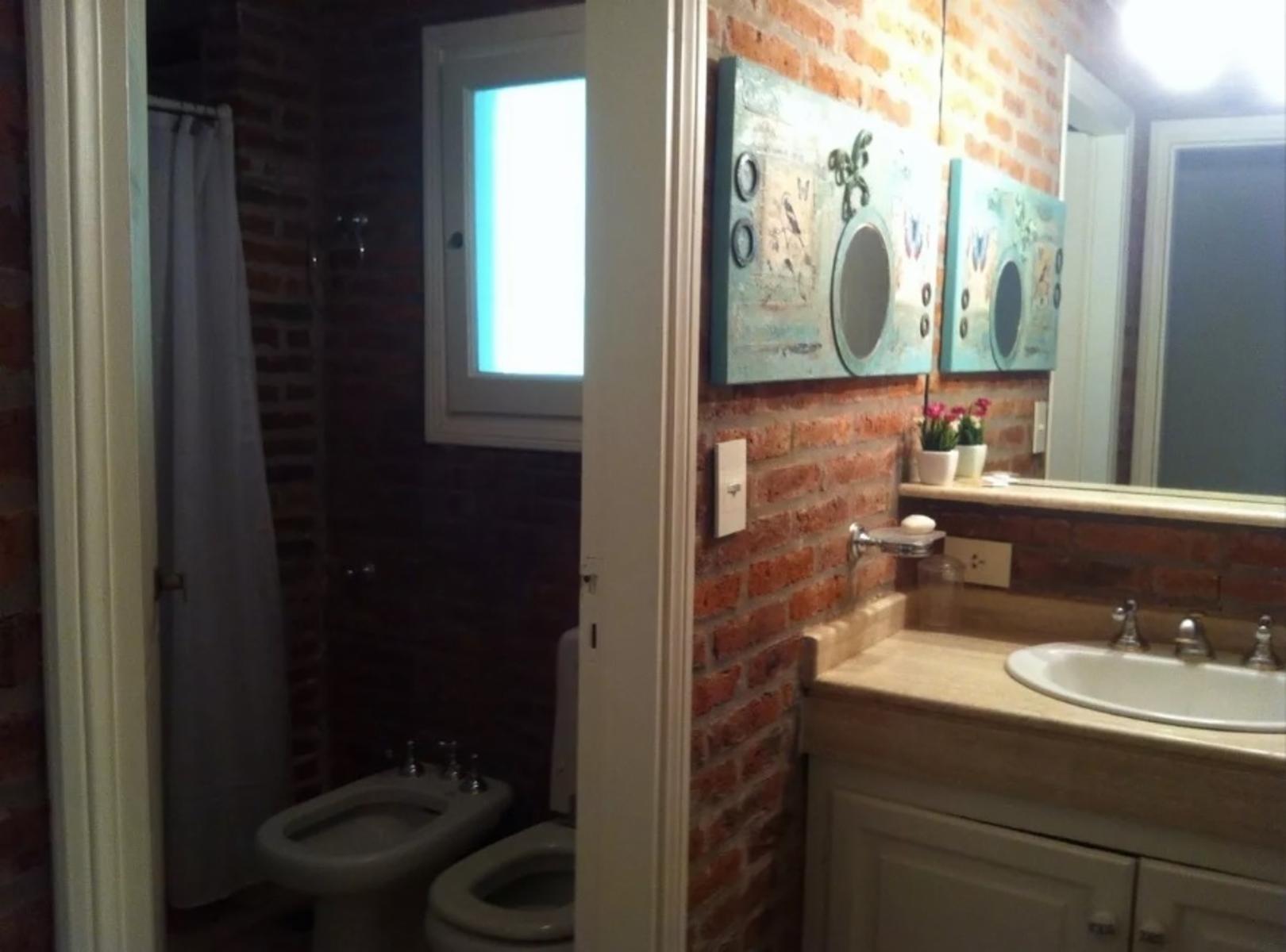 Excelente Chalet En Carilo de 3 dormitorio y dependencia — foto 6