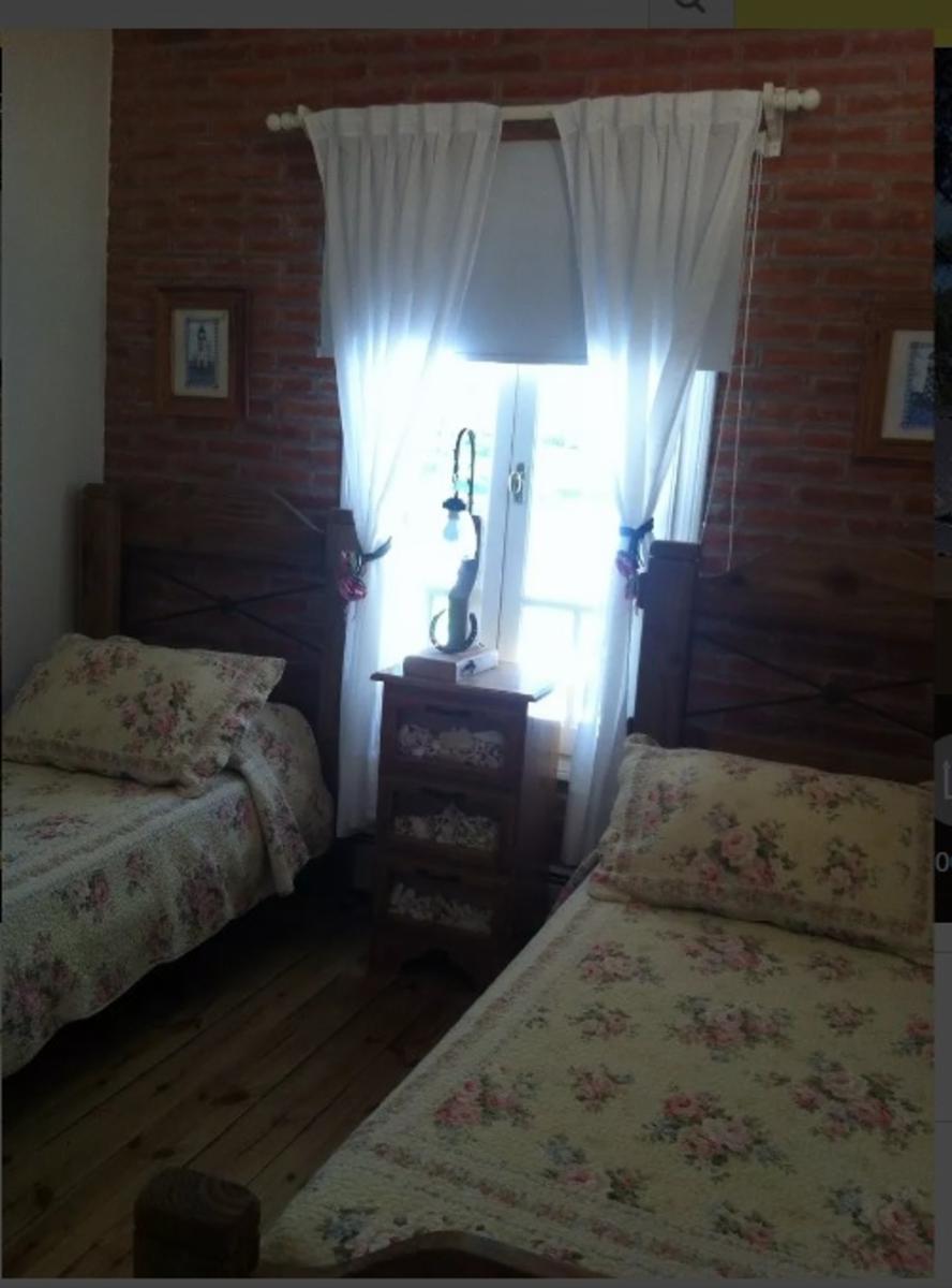 Excelente Chalet En Carilo de 3 dormitorio y dependencia — foto 7