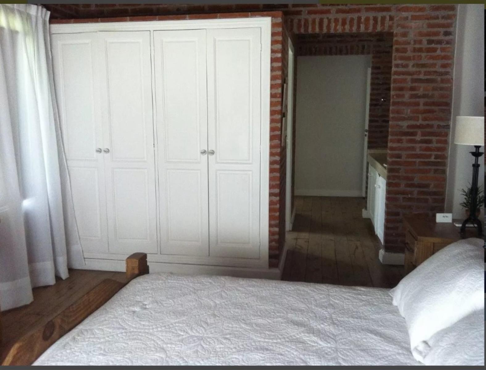 Excelente Chalet En Carilo de 3 dormitorio y dependencia — foto 8