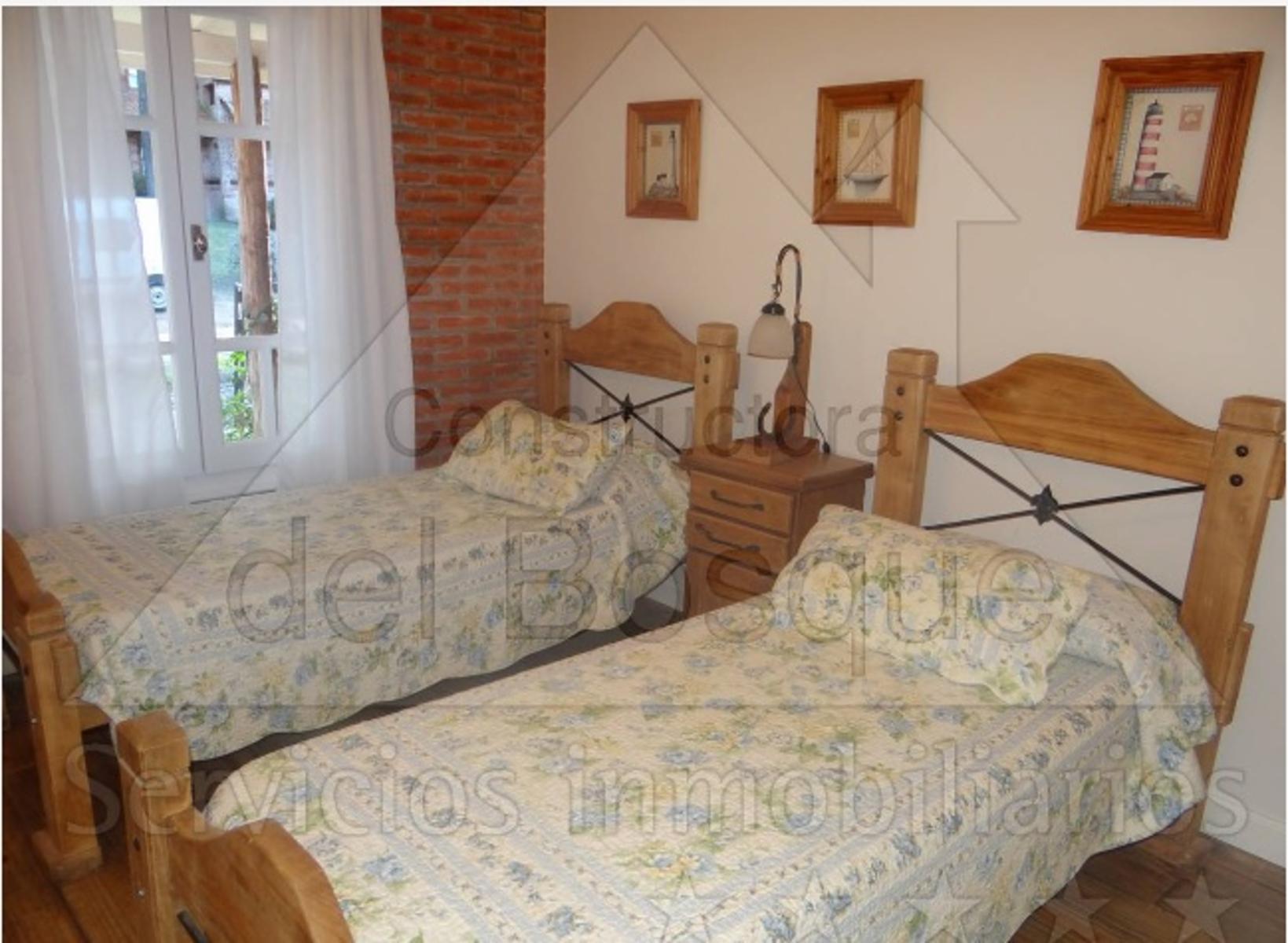 Excelente Chalet En Carilo de 3 dormitorio y dependencia — foto 11