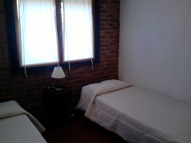 Unidad 1, Dto tipo duplex en Alquiler Pinamar, jardín, pariila a 6 cuadras de la playa Ufo Point. — foto 5