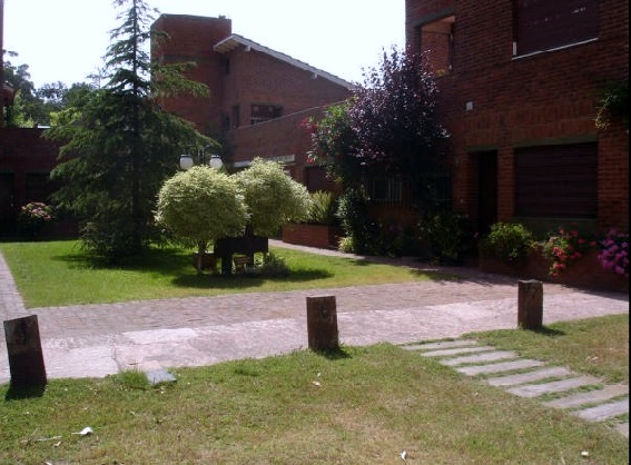 Unidad 1, Dto tipo duplex en Alquiler Pinamar, jardín, pariila a 6 cuadras de la playa Ufo Point. — foto 11
